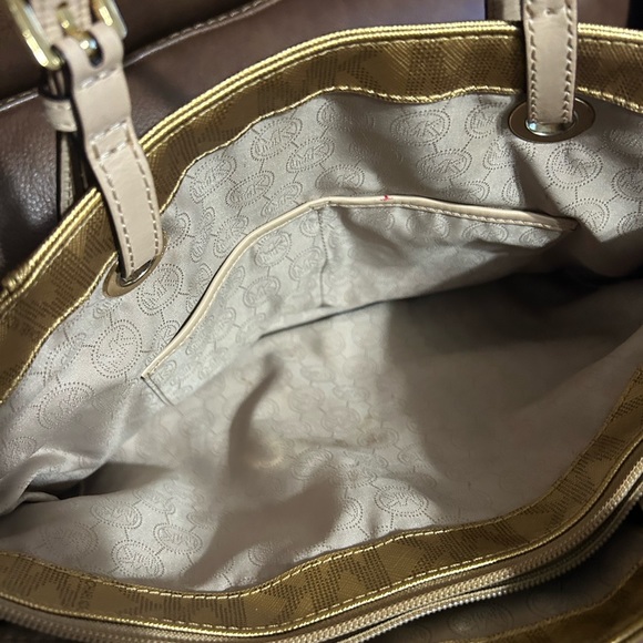 2 piece Michael Kors tote & MK business cardholder - Picture 9 of 16